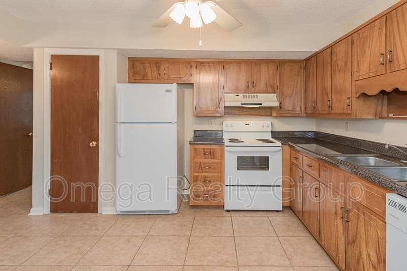 Birmingham Townhome: 2407 Hampstead Dr