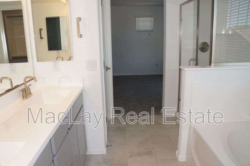 Avondale House: 3809 N 100th dr