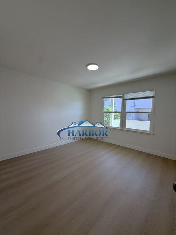 Inglewood House: 215 W Manchester Blvd