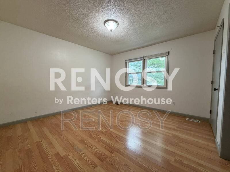 Des Moines Condo: 2002 Evergreen Ave