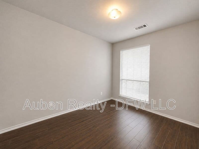 Fort Worth House: 10973 Hawks Landing Road