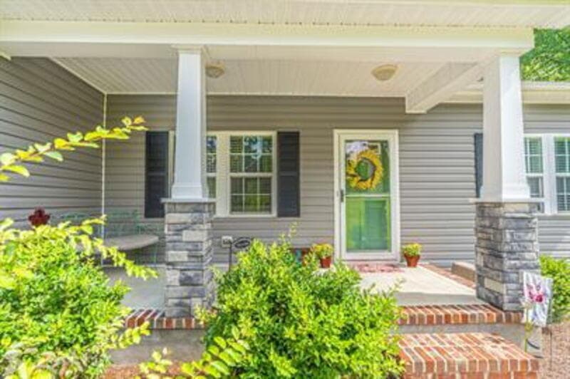 Pinehurst House: 55 Bridle Path Circle