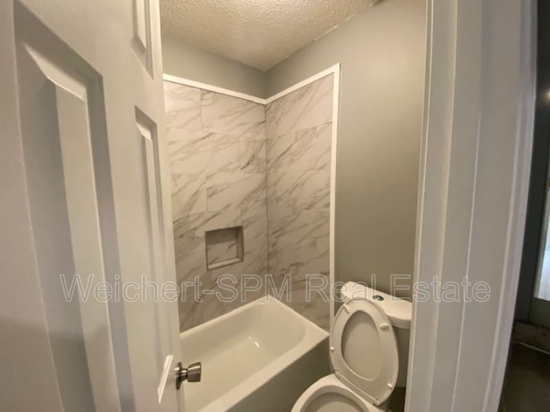 Memphis House: 5508 Emerald Hills Drive
