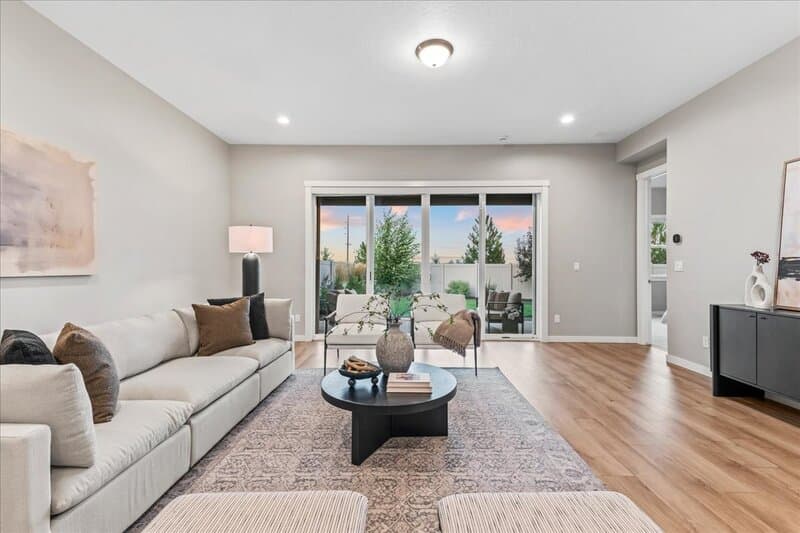 Star Townhome: 2218 North Leatherwood Avenue