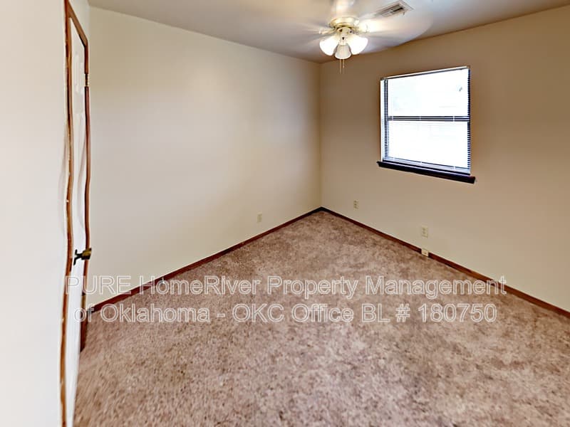 Mustang House: 660 W Forster Dr