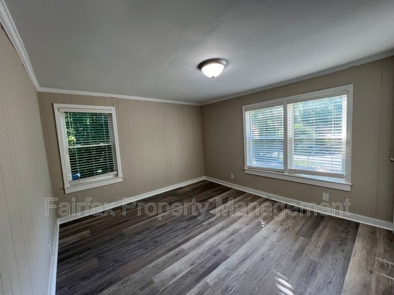 Durham House: 2616 S Roxboro St