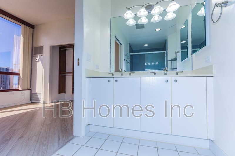 Honolulu Condo: 725 Kapiolani Boulevard #2402 - 1