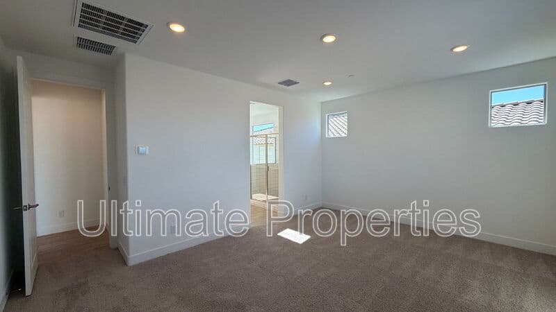Peoria House: 31958 N 116th Ave