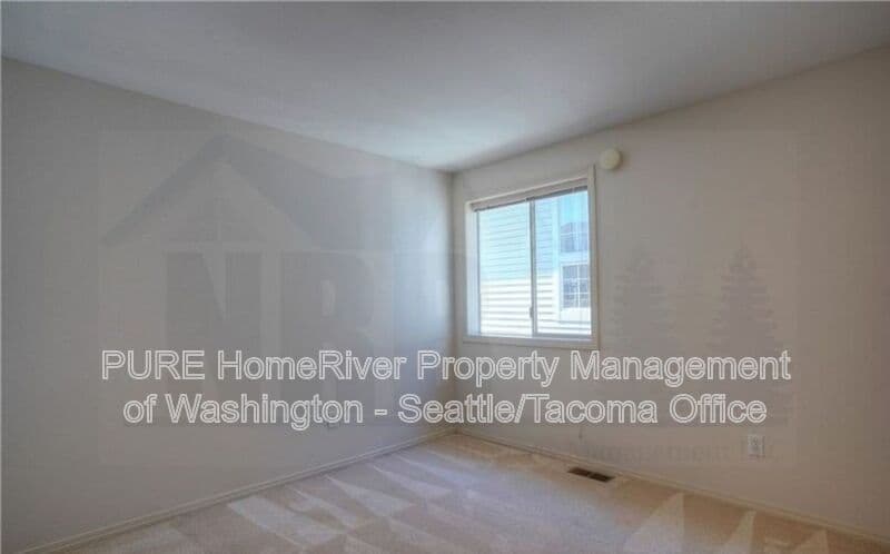University Place House: 6109 83rd Ave W