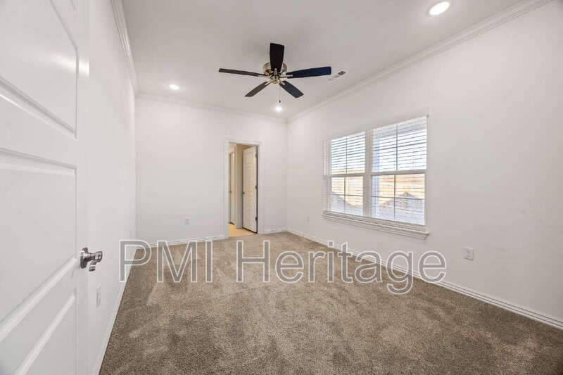 Bentonville House: 5802 Southwest Teppee Avenue