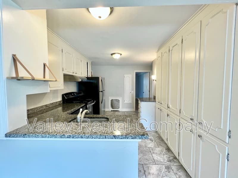 South Hadley Condo: 72 Lyman Street - 3