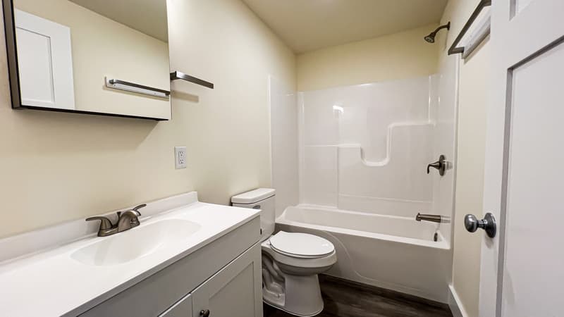 Burlington Condo: 21 Hungerford Terrace, Unit 3