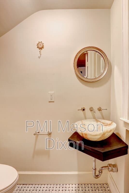 Baltimore House: 5304 Springlake Way