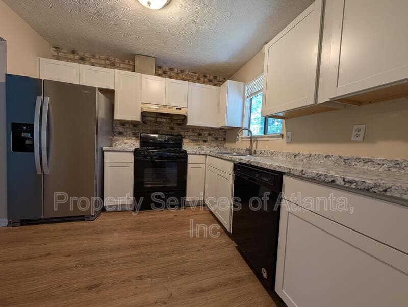 Decatur House: 4341 Old Lake Dr
