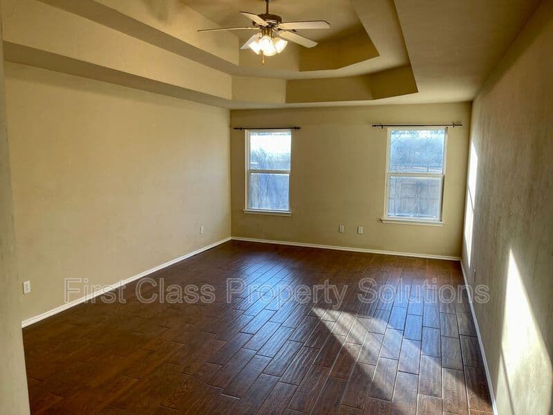 Moore House: 917 Renita Way