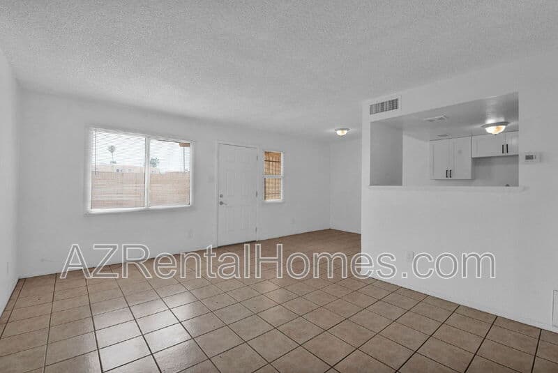 Phoenix Townhome: 4715 E Jones Ave
