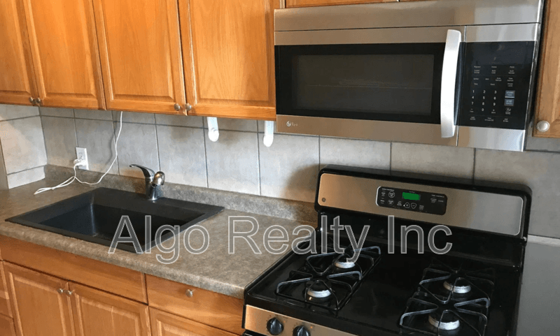 Minneapolis Condo: 3129 Grand Ave S - 1
