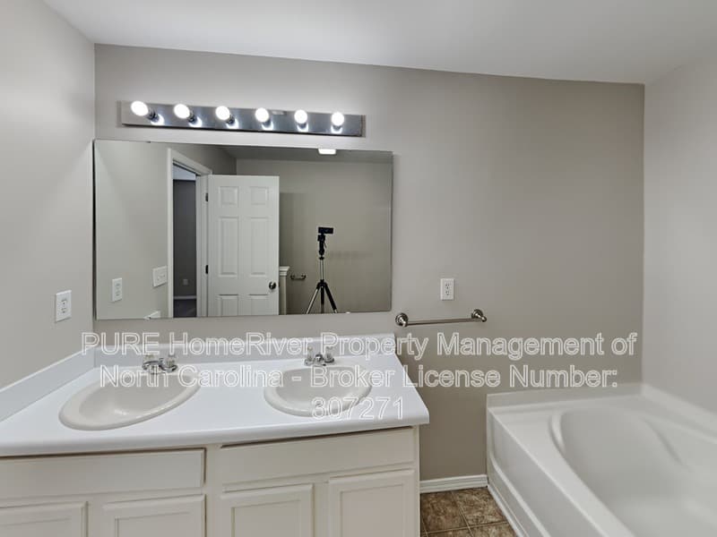 Kernersville House: 4419 Westhill Pl