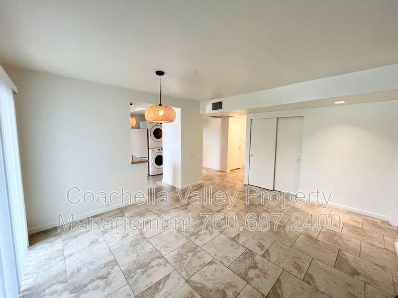 Palm Springs Condo: 400 N Sunrise Way