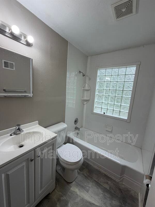 SAINT LOUIS House: 8004 MONROE AVE