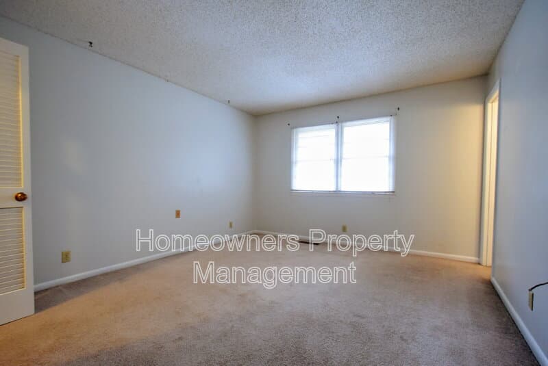 Fayetteville House: 599 Winding Creek Rd