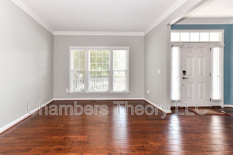 Ashburn House: 21026 Potomac Trail Cir