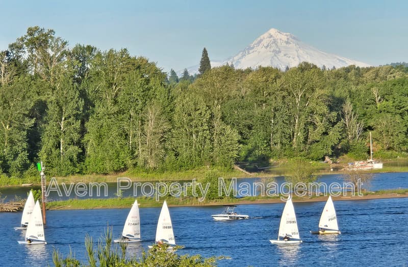 Portland Condo: 5624 S Riverside Lane Unit 8 - 1
