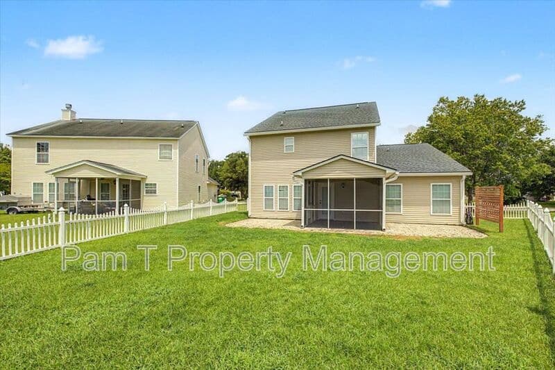 Pooler House: 4 Bainbridge Way