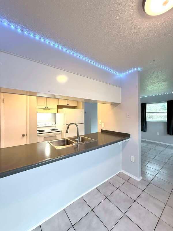 Largo Condo: 3716 137th Avenue North - B