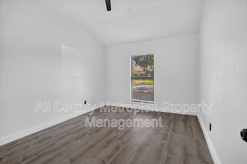 Carrollton House: 1800 Tree Line Dr