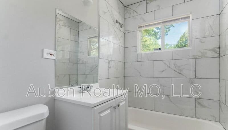 Kansas City House: 11427 Richmond Ave.