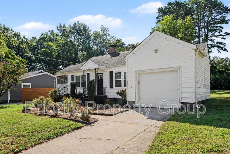 Charlotte House: 1317 Remount Road