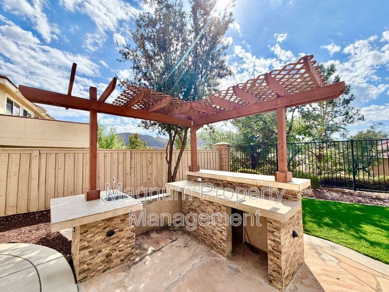 Lake Elsinore House: 34089 Dianthus Ln
