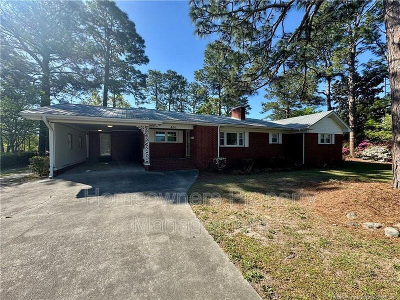 Spring Lake House: 400 Harrill Cir