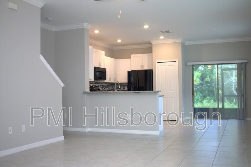 Riverview House: 11871 Dumaine Valley Rd