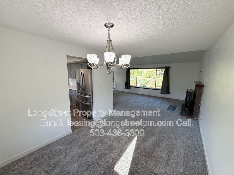 Salem House: 869 Meadowlawn Dr SE
