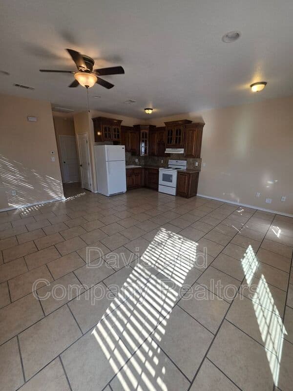 Midland Condo: 200 Mitchell St