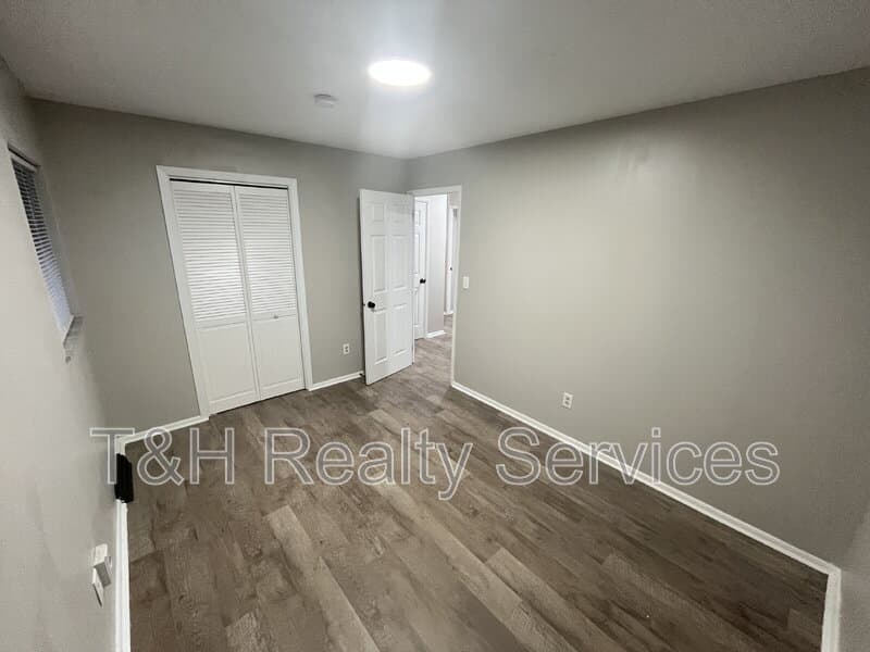 Anderson House: 1811 Norwood Way