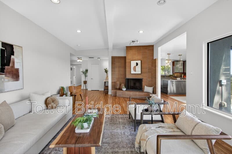 Fair Oaks House: 3937 Orangewood Dr
