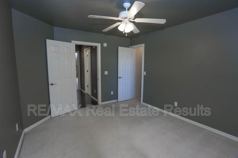 Rogers House: 5300 S 44th Pl