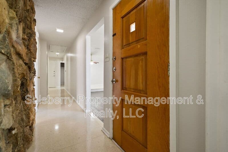 Fort Worth House: 4913 Westlake Drive