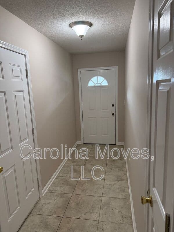 Simpsonville House: 124 W. Long Creek Ct.