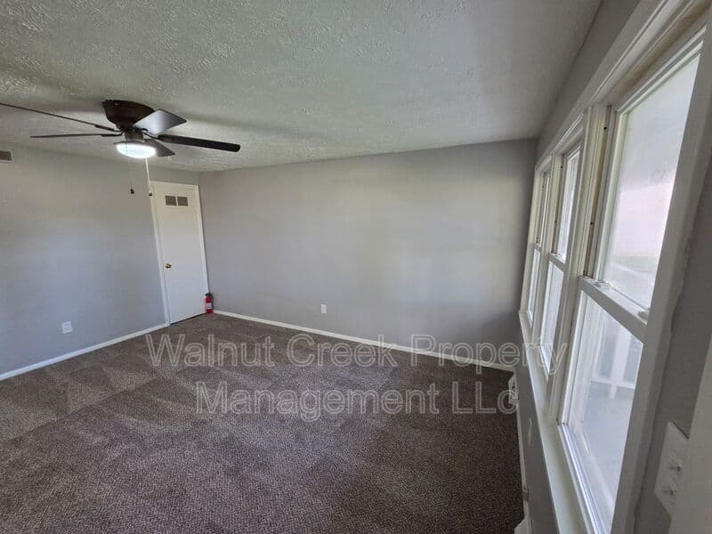 Elyria Condo: 41547 Elmwood St