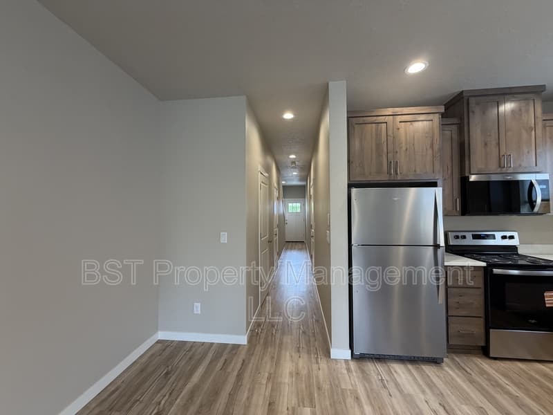 Keizer Townhome: 4035 Filbert St NE, Keizer, OR 97303