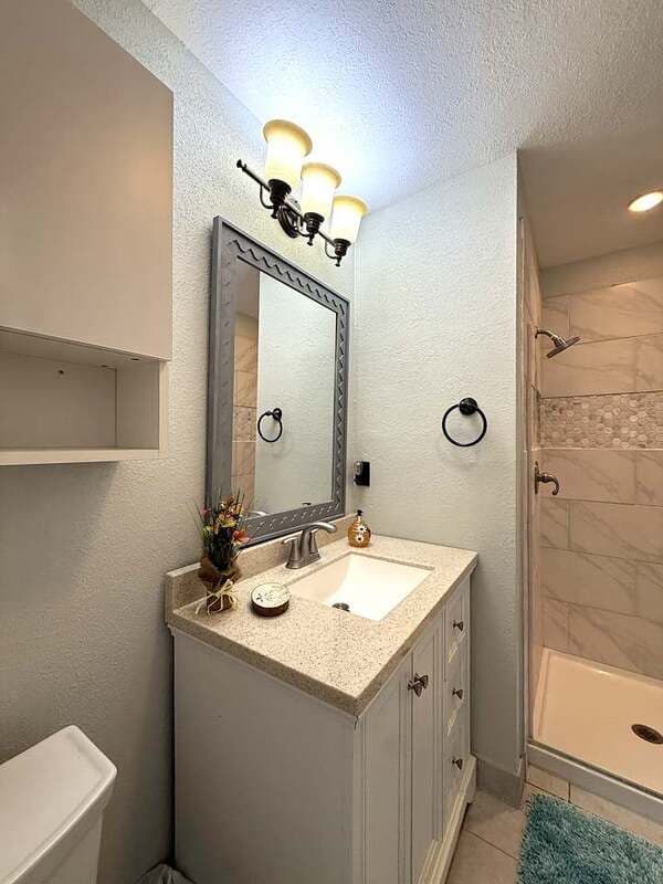 Temple Terrace Townhome: 8645 Lake Isle Drive - 1