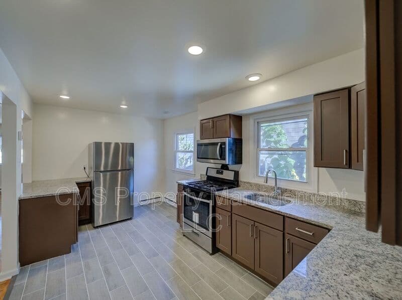 Vauxhall Condo: 287 Montclair Avenue