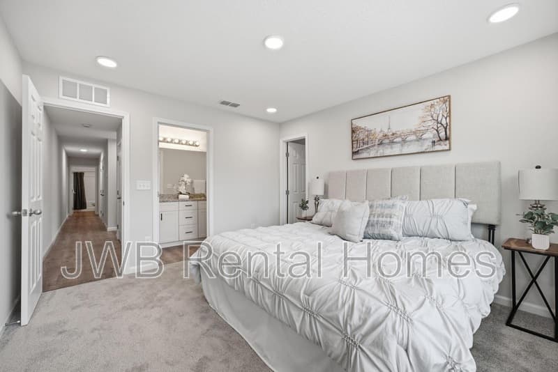 Jacksonville House: 7648 Eaton Ave