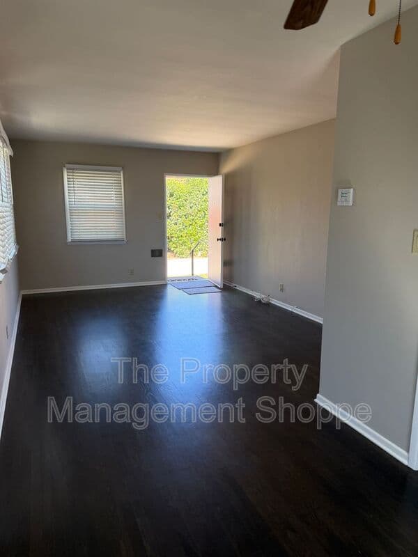 Ventura House: 245 Lynn Drive
