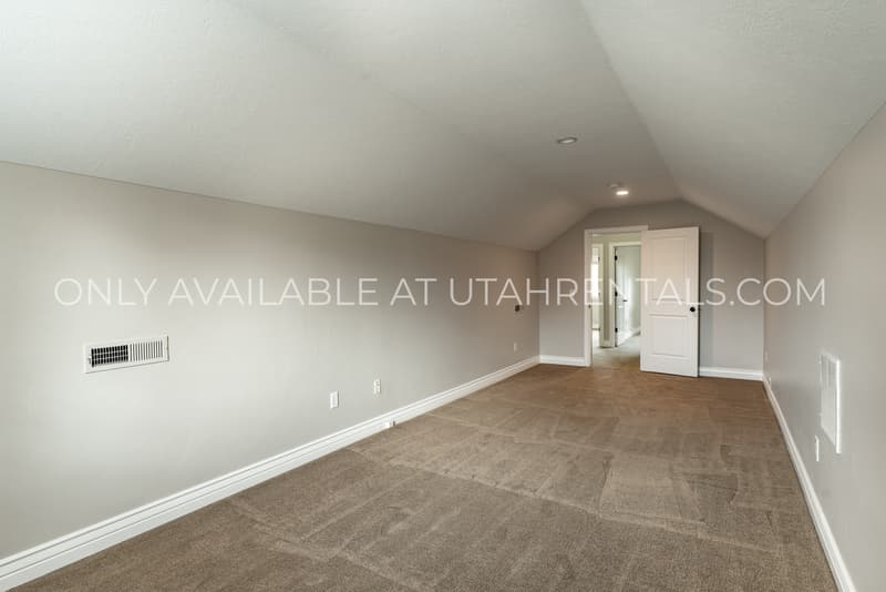 Orem House: 2032 West Golden Pond Way
