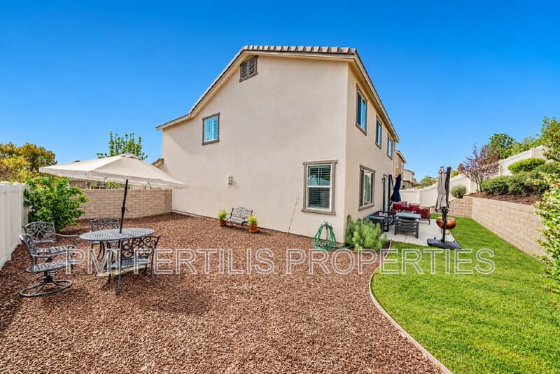 San Bernardino House: 18040 Deerberry Way